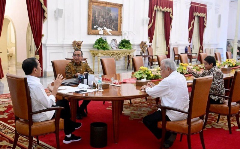 Jokowi di Istana