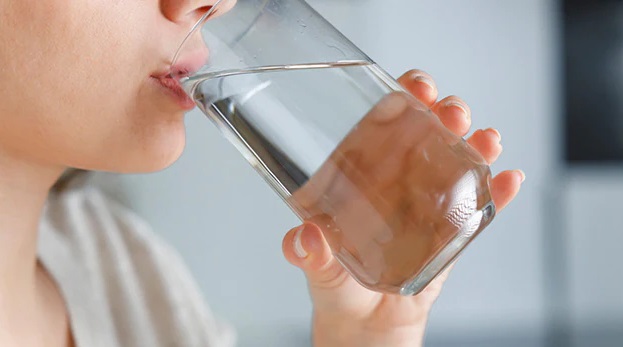 Minum air putih