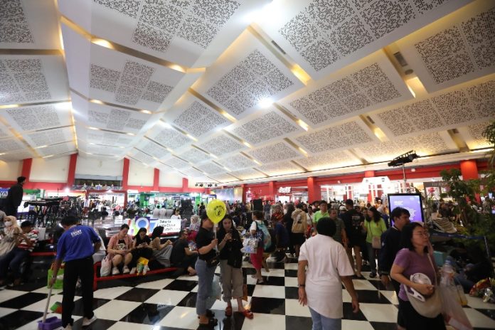 pengunjung jakarta fair