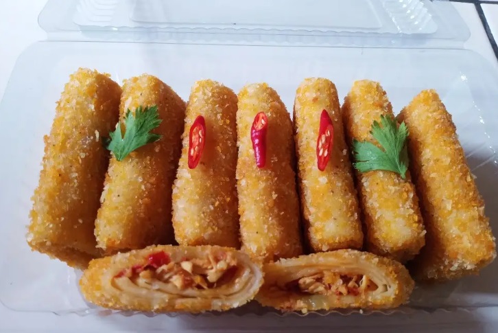 Risol Ayam Suwir pedas