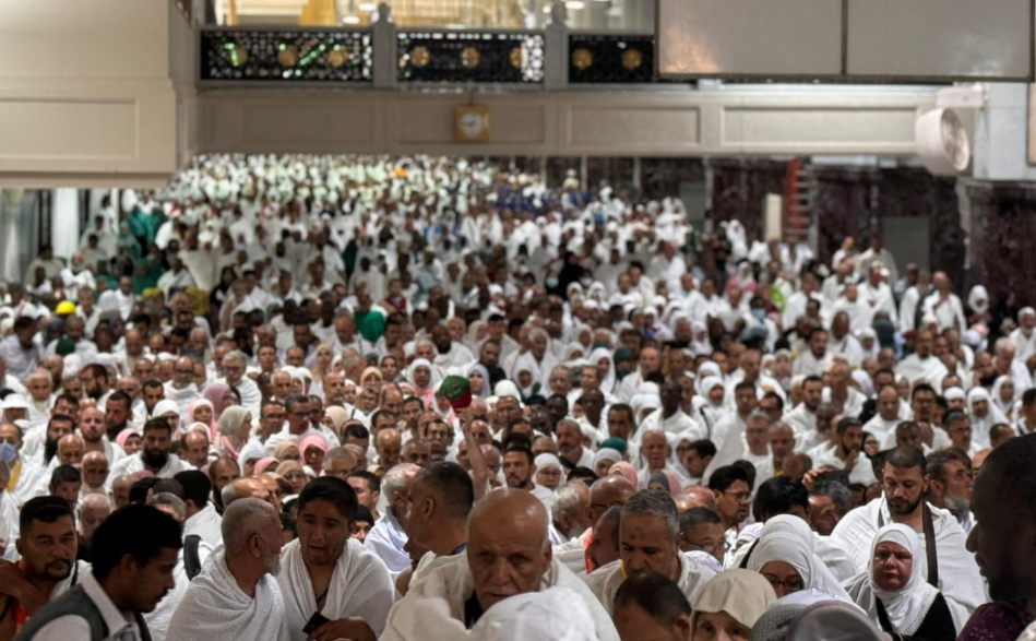 Suasana di Masjidil Haram HOLOPIS