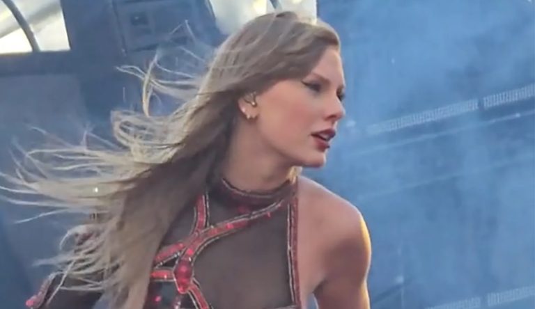 Taylor Swift Ingusan di Panggung, Netizen : Namanya Juga Manusia!