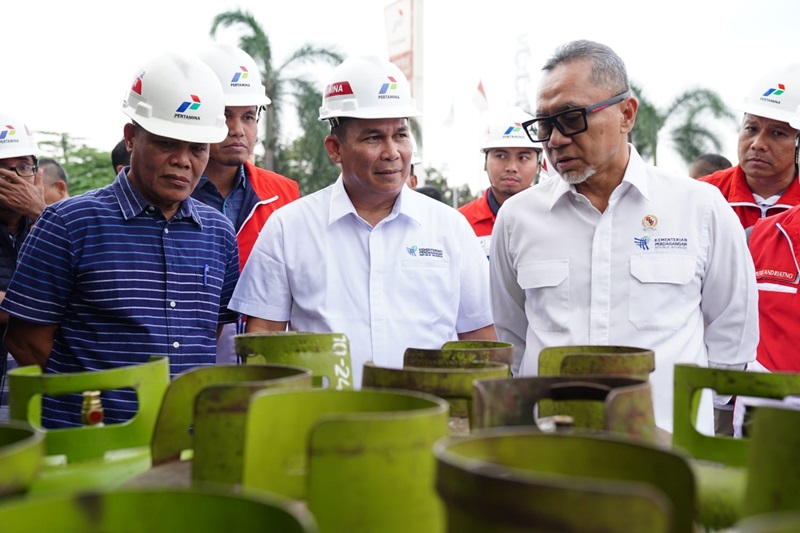 zulkifli hasan cek tabung gas lpg di deliserdang
