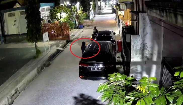 CCTV Pencurian Spion Mobil