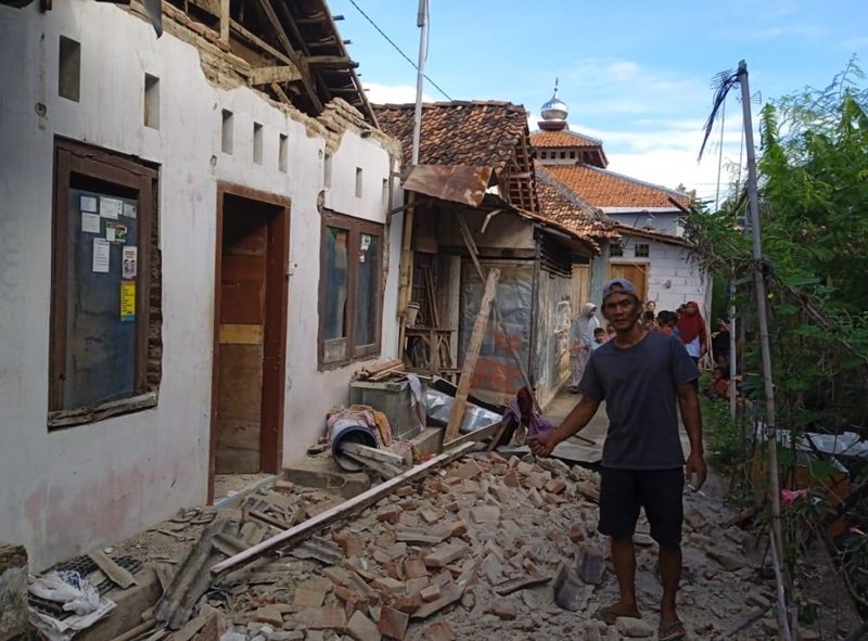dampak kerusakan gempa di kabupaten batang