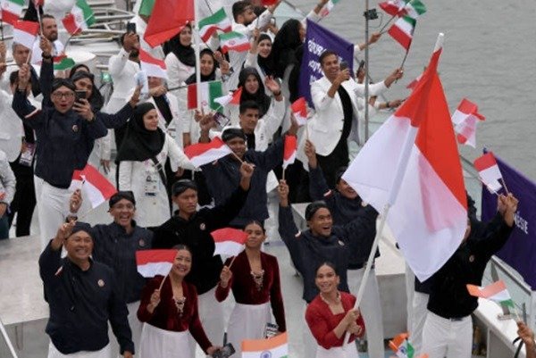 Defile Indonesia di opening ceremony Olimpiade Paris 2024