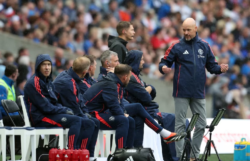 Erik ten Hag dan Staf MU
