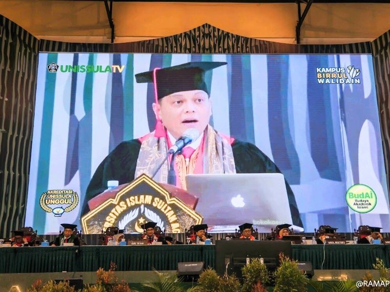 firmanto laksana profesor kehormatan unissula