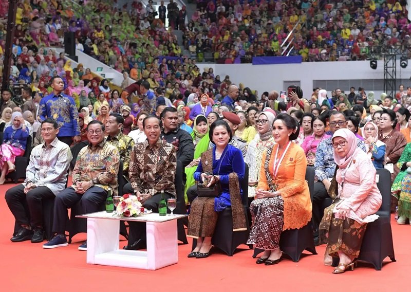 Jokowi Hadir di Puncak Hari Kebaya Nasional 2024