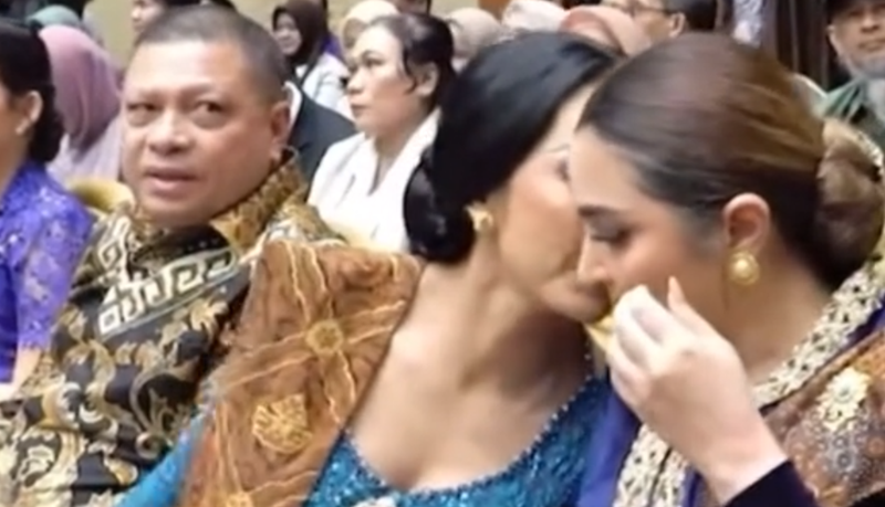 Krisdayanti cium Ashanty Holopis.com
