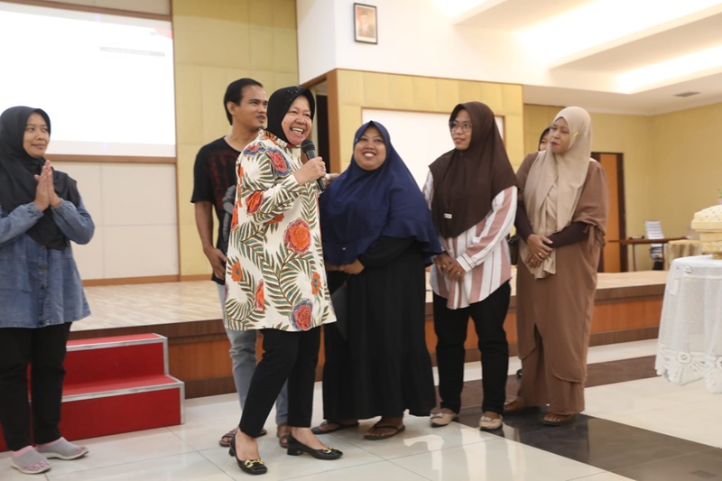 menteri sosial tri rismaharini