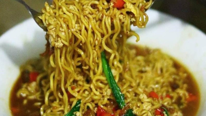 Mie nyemek