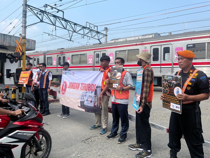 Sosialisasi Tertib Lalu Lintas di Lintasan Kereta