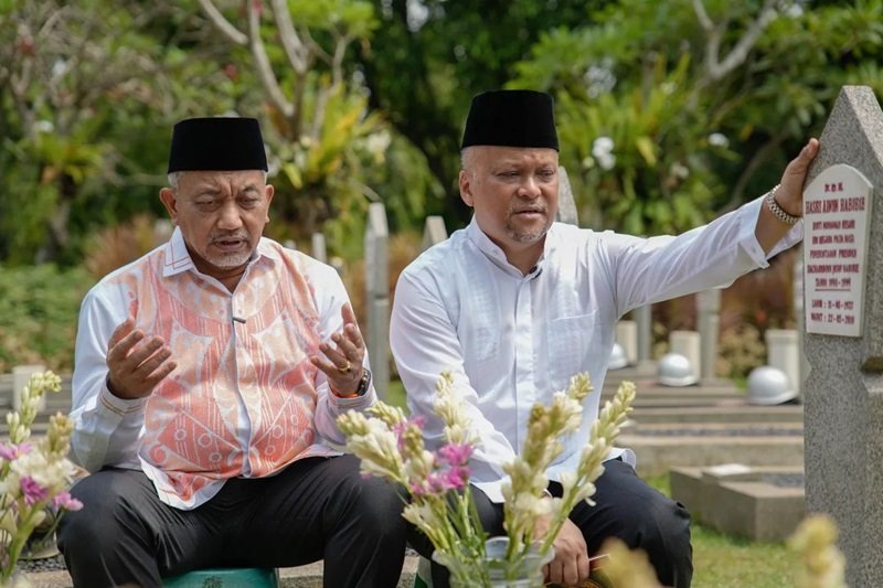 Ahmad Syaikhu dan Ilham Habibie