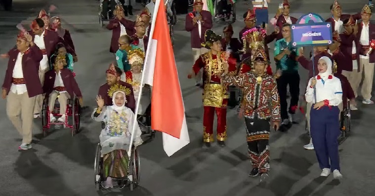Defile Indonesia Paralimpiade Paris 2024
