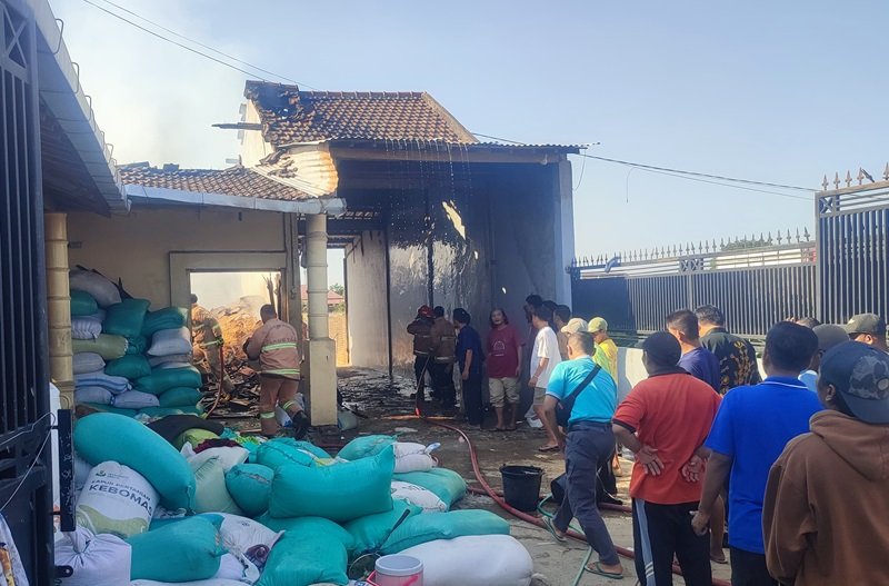 Gudang Penggilingan Padi Terbakar Akibat Korsleting Listrik