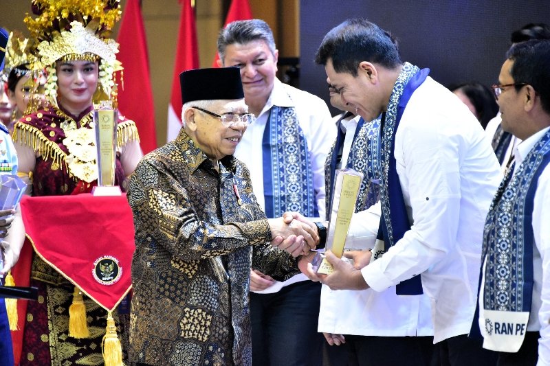 Kemenko Polhukam Terima Penghargaan RAN PE
