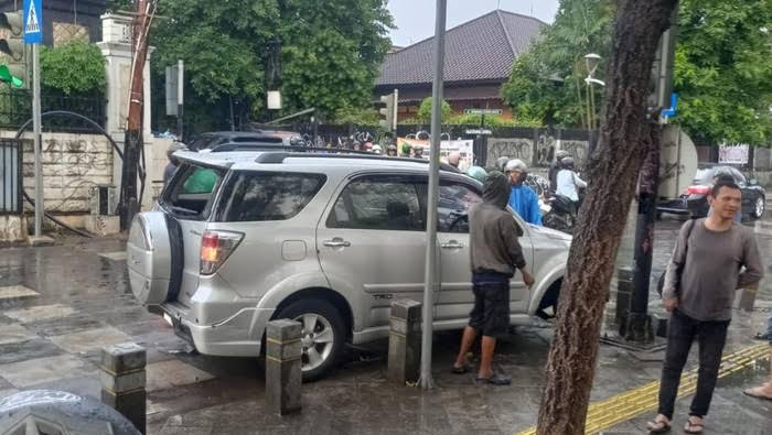 bocah sd bawa kabur mobil holopis