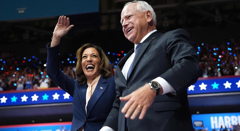 Kamala Harris dan Tim Walz Kamala Harris dan Tim Walz