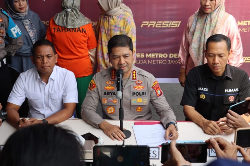 kombes pol arya dalam konpres penahanan tata irianty
