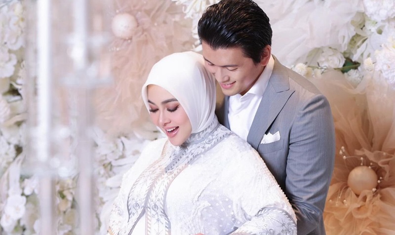 Syahrini dan Reino Barack