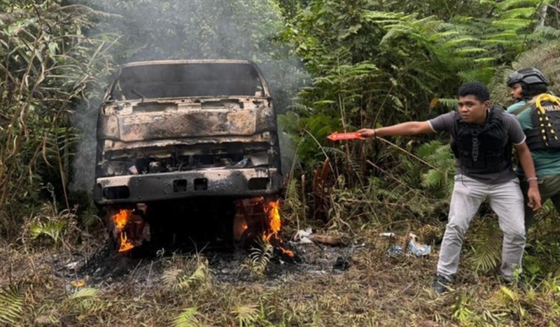 truk yang dibakar teroris papua