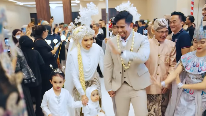 Fitri Tropica dan Irvan Hanafi