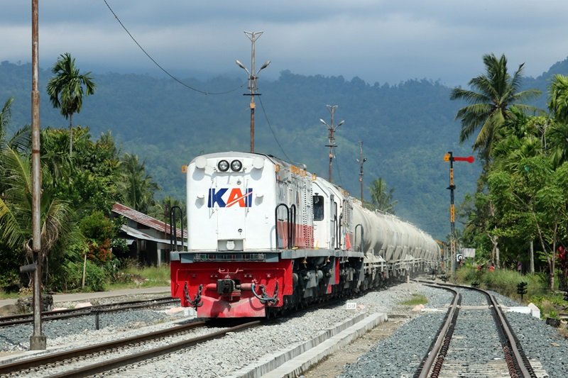 Lokomotif kereta api milik PT KAI