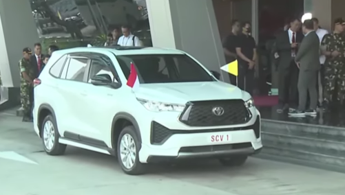 Mobil Totoya Innova Zenix yang digunakan Paus Fransiskus