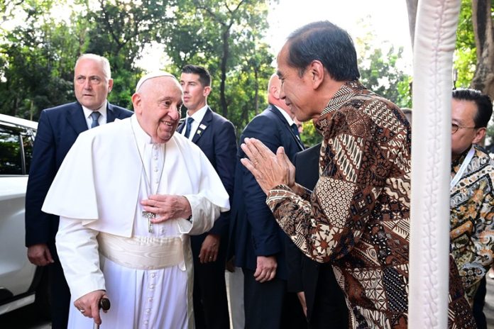 Paus Fransiskus Bersama Presiden Jokowi