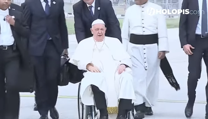 Paus Fransiskus Tiba di Indonesia