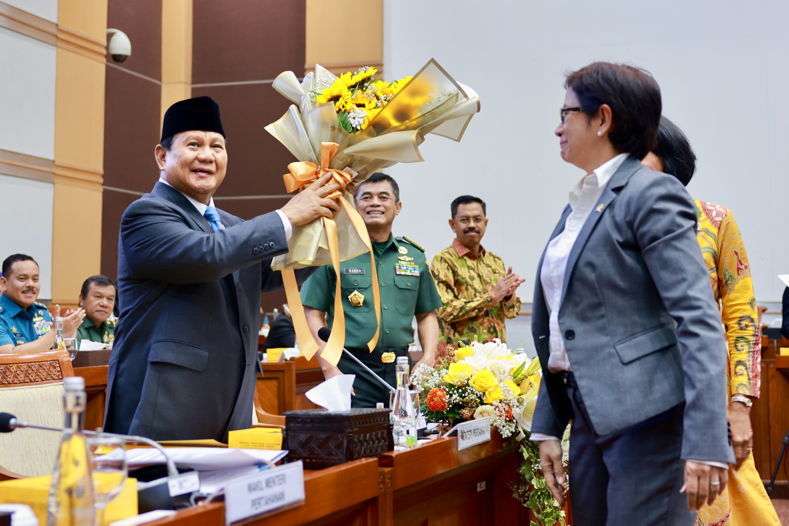 Rapat Terakhir Prabowo di DPR Sebagai Menhan (3)