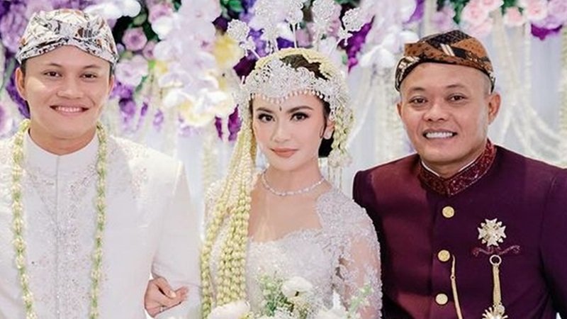 Sule di pernikahan anaknya