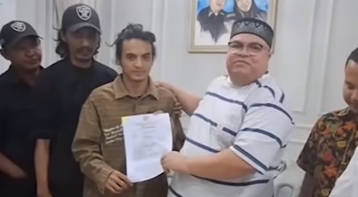 Vadel Badjideh dan Pengacara