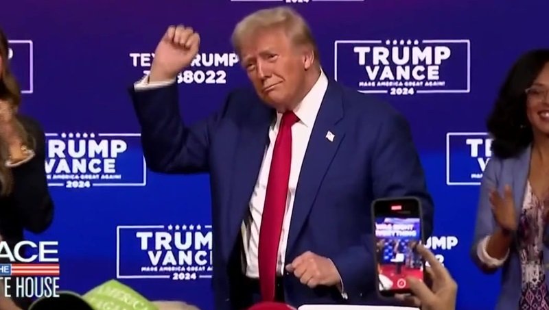 Donald Trump joget