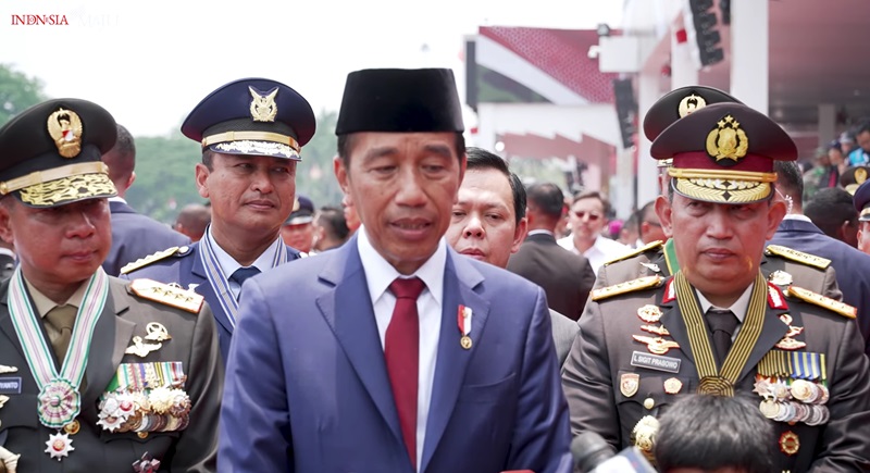 Jokowi di HUT TNI 2