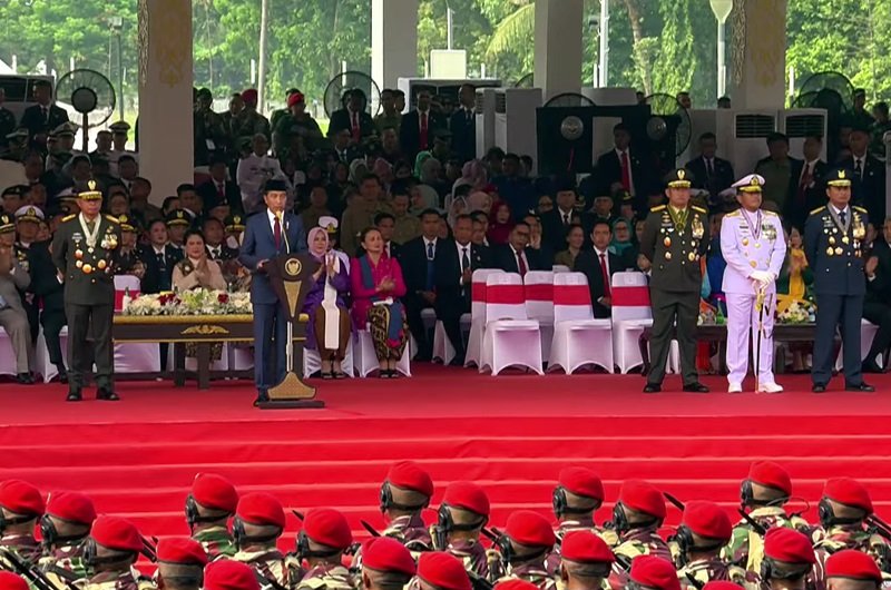 Jokowi di HUT TNI