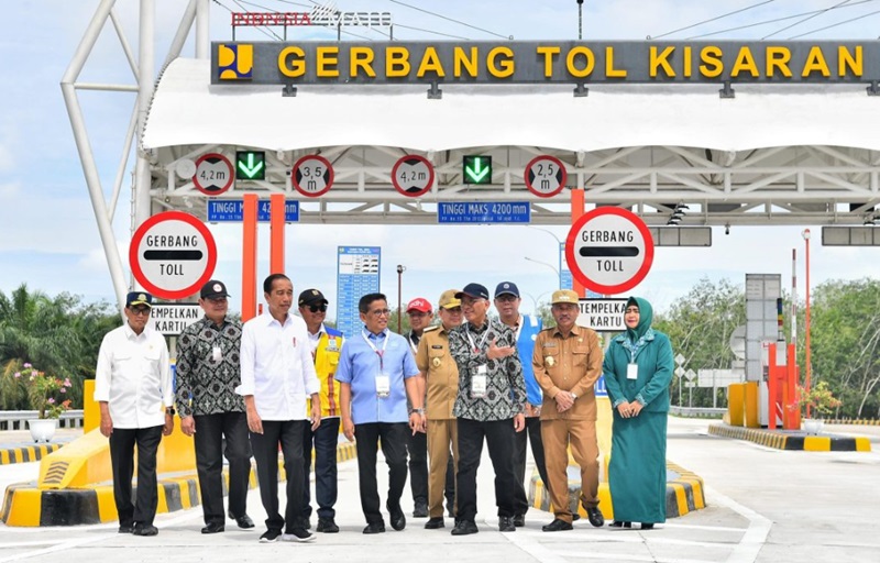Jokowi resmikan jalan tol