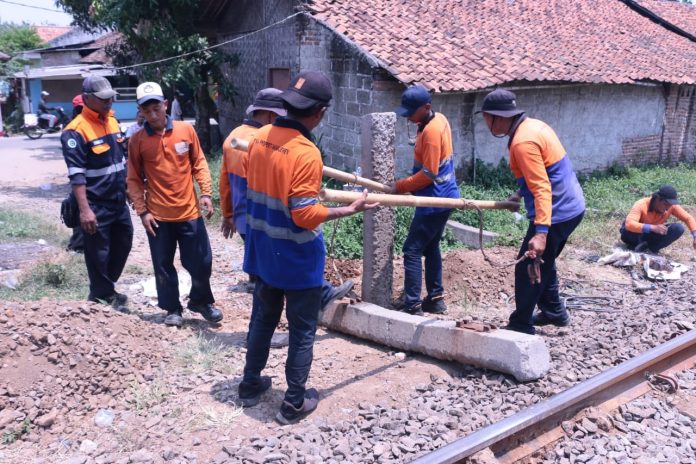 KAI Tutup Perlintasan Liar