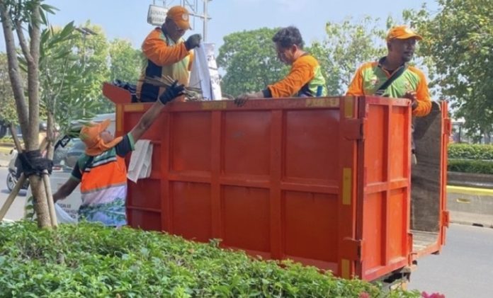 Pembersihan Sampah di Jakarta