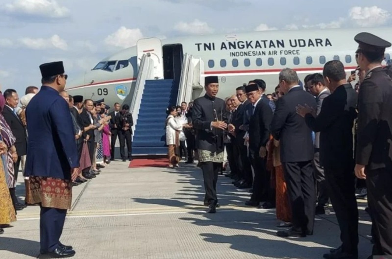 Prabowo antar Jokowi