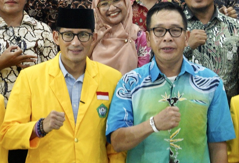 Sandi dan Benny Laos