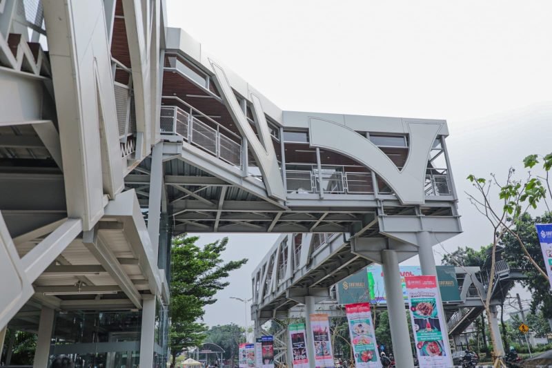 Southgate-Tanjung Barat yang menghubungkan area AEON Mall dan Stasiun KAI Tanjung Barat di Jalan Tanjung Barat, Jakarta Selatan,
