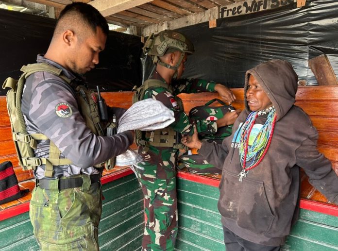 TNI beri pengobatan gratis