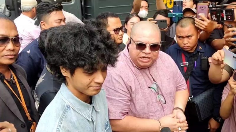 Vadel ditemani Kuasa Hukumnya Razman