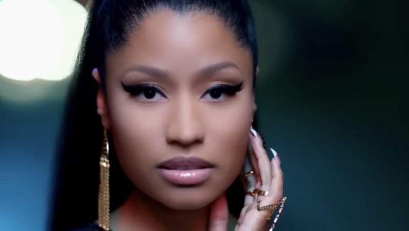 Video Klip Nicki Minaj The Night Still Young