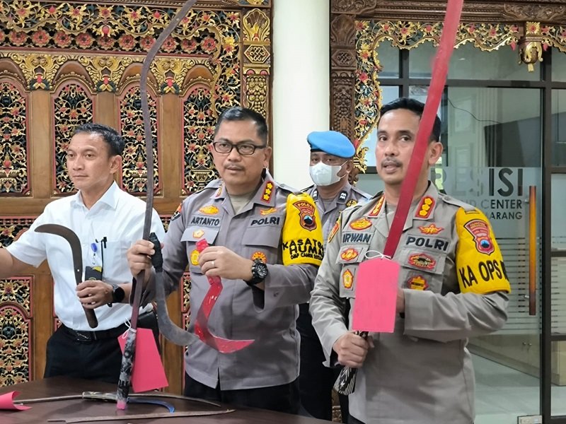 Barang Bukti Tawuran Pelajar di Semarang Libatkan GRO