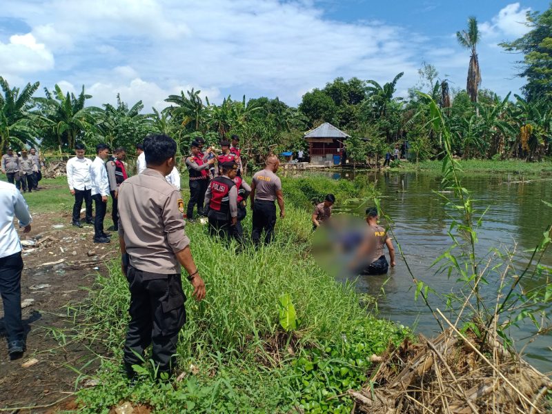 Jenazah tanpa identitas mengapung di empang milik warga