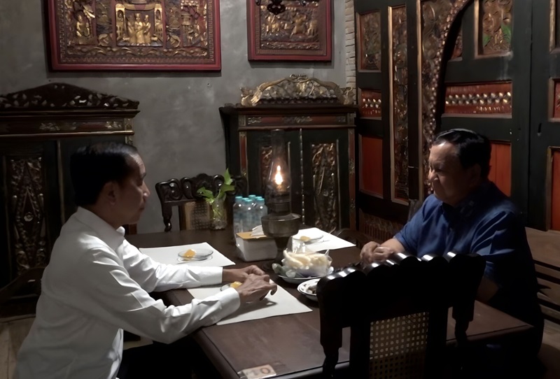 Jokowi dan Prabowo di Omah Semar Solo