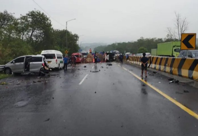 Kecelakaan di KM 92 Tol Cipularang